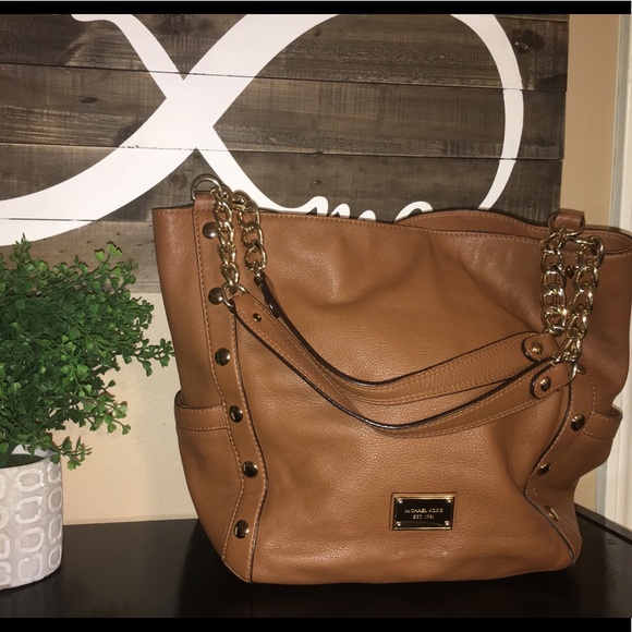 Sold - Picture 1 of 3